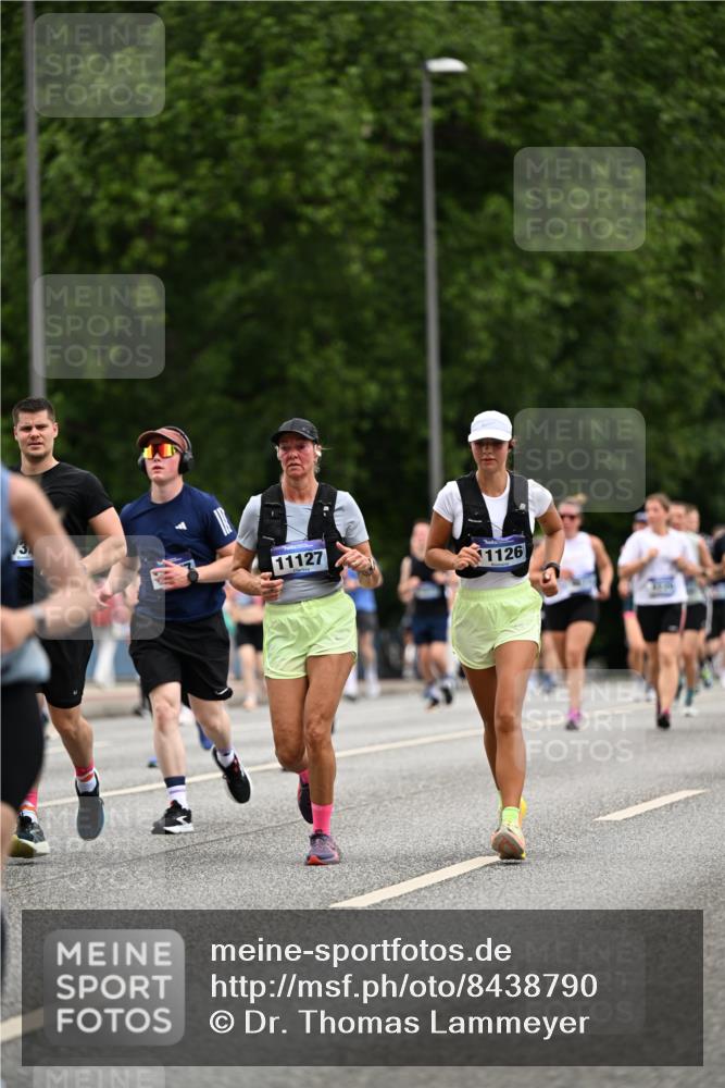 29.06.2025 - hella hamburg halbmarathon Dr. Thomas Lammeyer http://msf.ph/oto/8438790 29.06.2025 10:56:22 Kennedybrücke 1418, 1997, 3934, 4087, 4273, 4878, 5062, 5291, 5394, 5534, 6456, 6885, 6954, 6961, 7691, 7770, 7771, 7841, 8040, 8672, 9068, 9070, 9220, 9460, 9462, 9582, 9583, 9590, 9594, 9673, 10342, 10496, 10830, 10928, 11126, 11127, 11375 meine-sportfotos.de