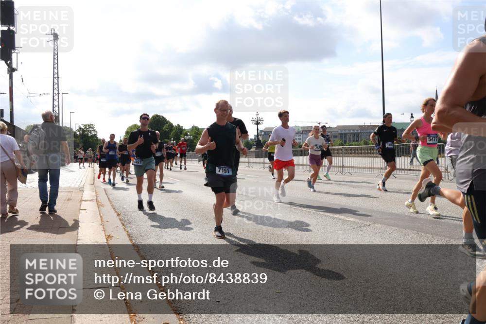29.06.2025 - hella hamburg halbmarathon Lena Gebhardt http://msf.ph/oto/8438839 29.06.2025 09:52:43 Lombardsbrücke 17250, 4497, 7191, 3109, 5477, 1070, 1139, 1163, 1169, 1176, 1220, 1415, 1468, 1512, 1613, 1782, 2189, 2213, 2233, 2788, 2970, 3021, 3098, 3109, 3124, 3305, 3618, 3852, 3917, 3928, 4080, 4277, 4497, 4565, 4691, 4871, 4915, 4933, 4981, 5007, 5011, 5476, 5477, 5682, 6550, 6716, 7005, 7067, 7093, 7191, 7325, 7432, 7451, 7599, 7843, 7865, 7961, 8467, 8852, 9348, 9444, 10493, 10741, 10796, 11062, 11495, 11679, 11779, 12046, 12772, 13403, 13614, 13728, 14257 meine-sportfotos.de