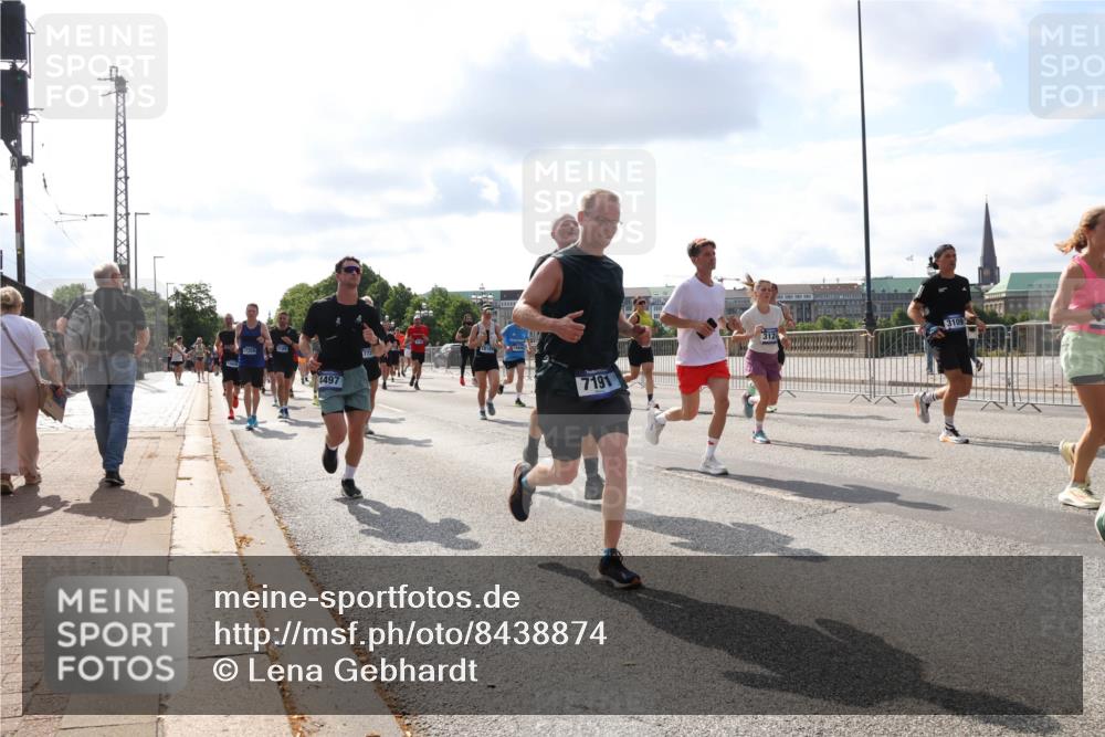 29.06.2025 - hella hamburg halbmarathon Lena Gebhardt http://msf.ph/oto/8438874 29.06.2025 09:52:43 Lombardsbrücke 17259, 4497, 7191, 1070, 1139, 1163, 1169, 1176, 1220, 1415, 1468, 1512, 1613, 1782, 2189, 2213, 2233, 2788, 2970, 3021, 3098, 3109, 3124, 3305, 3618, 3852, 3917, 3928, 4080, 4277, 4497, 4565, 4691, 4871, 4915, 4933, 4981, 5007, 5011, 5476, 5477, 5682, 6550, 6716, 7005, 7067, 7093, 7191, 7325, 7432, 7451, 7599, 7843, 7865, 7961, 8467, 8852, 9348, 9444, 10493, 10741, 10796, 11062, 11495, 11679, 11779, 12046, 12772, 13403, 13614, 13728, 14257 meine-sportfotos.de