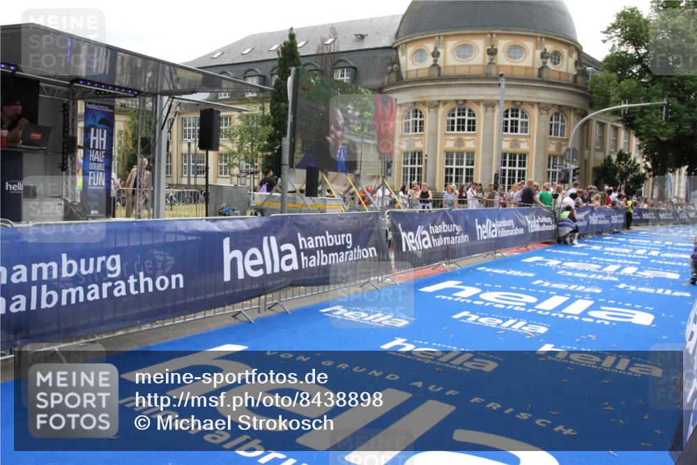 29.06.2025 - hella hamburg halbmarathon Michael Strokosch http://msf.ph/oto/8438898 29.06.2025 10:22:49 Ziel 18897 meine-sportfotos.de