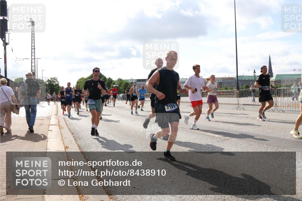 29.06.2025 - hella hamburg halbmarathon Lena Gebhardt http://msf.ph/oto/8438910 29.06.2025 09:52:43 Lombardsbrücke 17259, 4497, 1810, 7191, 1070, 1139, 1163, 1169, 1176, 1220, 1415, 1468, 1512, 1613, 1782, 2189, 2213, 2233, 2788, 2970, 3021, 3098, 3109, 3124, 3305, 3618, 3852, 3917, 3928, 4080, 4277, 4497, 4565, 4691, 4871, 4915, 4933, 4981, 5007, 5011, 5476, 5477, 5682, 6550, 6716, 7005, 7067, 7093, 7191, 7325, 7432, 7451, 7599, 7843, 7865, 7961, 8467, 8852, 9348, 9444, 10493, 10741, 10796, 11062, 11495, 11679, 11779, 12046, 12772, 13403, 13614, 13728, 14257 meine-sportfotos.de