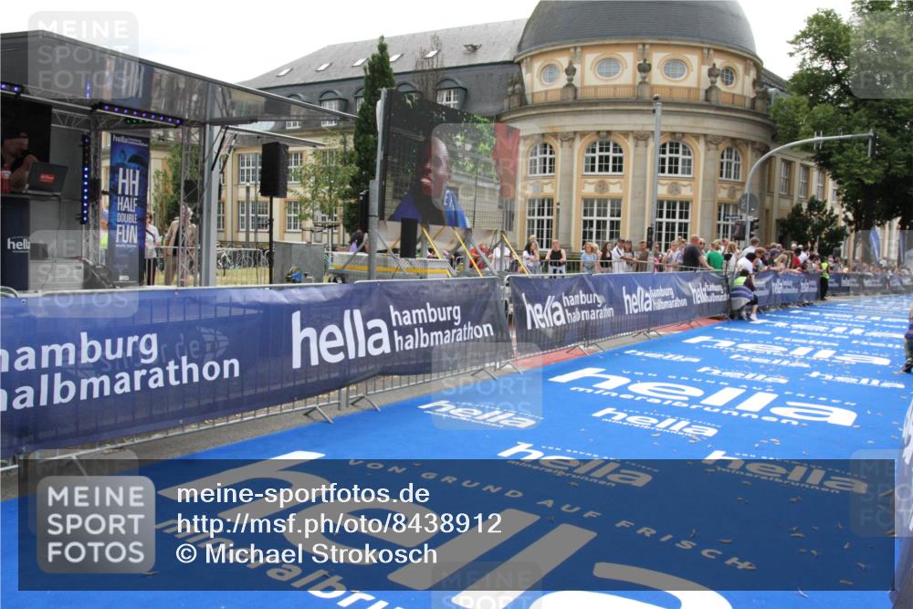 29.06.2025 - hella hamburg halbmarathon Michael Strokosch http://msf.ph/oto/8438912 29.06.2025 10:22:50 Ziel 18897 meine-sportfotos.de