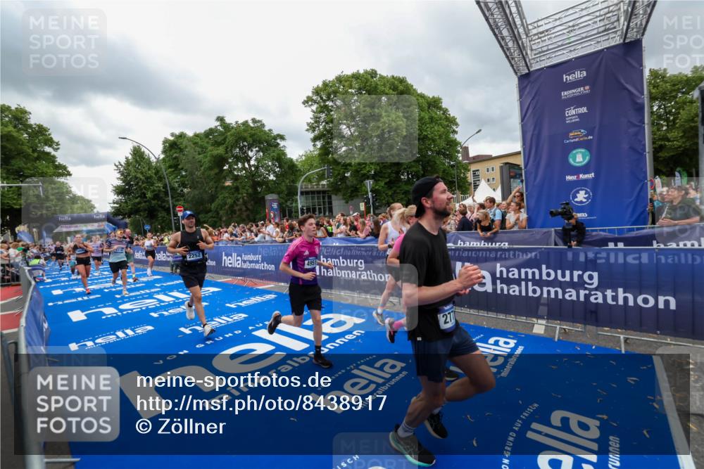 29.06.2025 - hella hamburg halbmarathon Zöllner http://msf.ph/oto/8438917 29.06.2025 10:55:33 Ziel 1130, 2252, 2771, 4951, 5319, 6591, 6938, 8573, 11554, 12544, 12584, 13234, 13267, 14036, 14592, 16213, 16334, 16609, 17603 meine-sportfotos.de