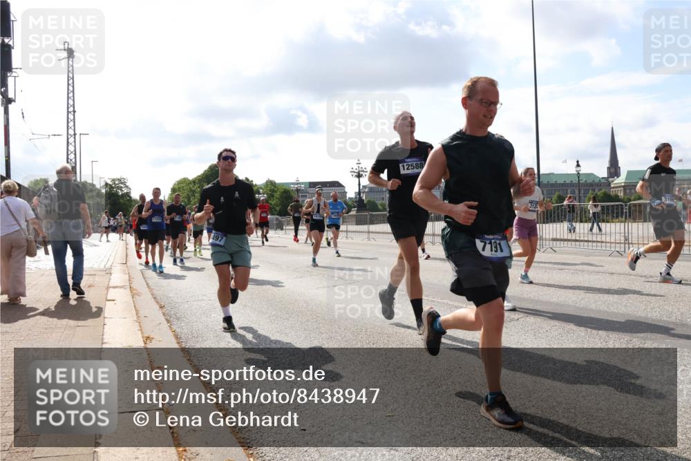 29.06.2025 - hella hamburg halbmarathon Lena Gebhardt http://msf.ph/oto/8438947 29.06.2025 09:52:43 Lombardsbrücke 497, 12588, 7191, 312, 3109, 1070, 1139, 1163, 1169, 1176, 1220, 1415, 1468, 1512, 1613, 1782, 2189, 2213, 2233, 2788, 2970, 3021, 3098, 3109, 3124, 3305, 3618, 3852, 3917, 3928, 4080, 4277, 4497, 4565, 4691, 4871, 4915, 4933, 4981, 5007, 5011, 5476, 5477, 5682, 6550, 6716, 7005, 7067, 7093, 7191, 7325, 7432, 7451, 7599, 7843, 7865, 7961, 8467, 8852, 9348, 9444, 10493, 10741, 10796, 11062, 11495, 11679, 11779, 12046, 12772, 13403, 13614, 13728, 14257 meine-sportfotos.de