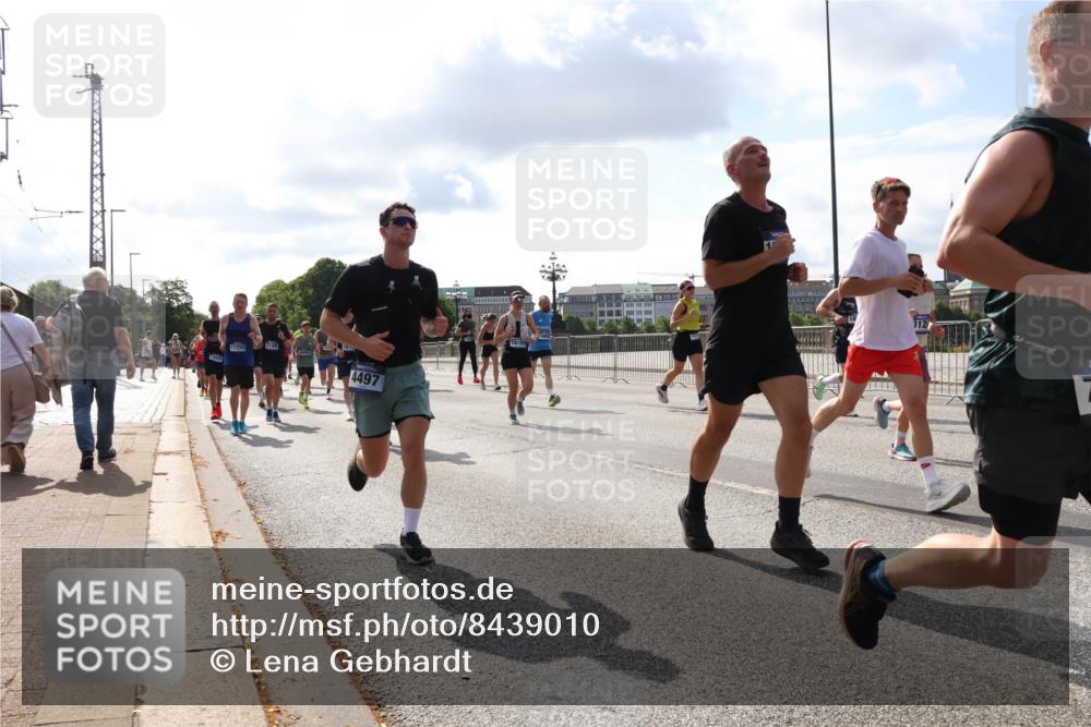 29.06.2025 - hella hamburg halbmarathon Lena Gebhardt http://msf.ph/oto/8439010 29.06.2025 09:52:44 Lombardsbrücke 17259, 4497, 18107, 312, 1070, 1139, 1163, 1169, 1176, 1220, 1415, 1468, 1512, 1613, 1782, 2189, 2213, 2233, 2788, 2970, 3021, 3098, 3109, 3124, 3305, 3618, 3852, 3917, 3928, 4080, 4277, 4497, 4565, 4691, 4871, 4915, 4933, 4981, 5007, 5011, 5476, 5477, 5682, 6550, 6716, 7005, 7067, 7093, 7191, 7325, 7432, 7451, 7599, 7843, 7865, 7961, 8467, 8852, 9348, 9444, 10493, 10741, 10796, 11062, 11495, 11679, 11779, 12046, 12772, 13403, 13614, 13728, 14257 meine-sportfotos.de
