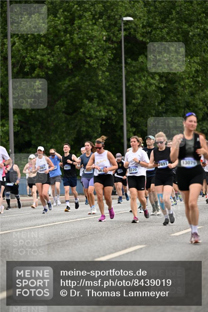 29.06.2025 - hella hamburg halbmarathon Dr. Thomas Lammeyer http://msf.ph/oto/8439019 29.06.2025 10:56:25 Kennedybrücke 1418, 1978, 1997, 3934, 4087, 4273, 4878, 5291, 5394, 5534, 6406, 6456, 6885, 6961, 7691, 7841, 8040, 8672, 9068, 9070, 9220, 9460, 9462, 9582, 9583, 9590, 9594, 9673, 9730, 10342, 10496, 10830, 10928, 11126, 11127, 11375 meine-sportfotos.de