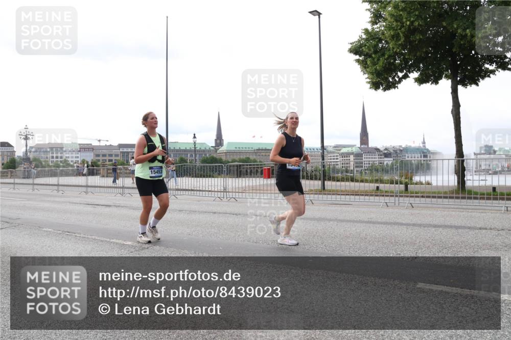 29.06.2025 - hella hamburg halbmarathon Lena Gebhardt http://msf.ph/oto/8439023 29.06.2025 10:29:07 Lombardsbrücke 15453, 1230, 1518, 1557, 1869, 2688, 3179, 3717, 4161, 4362, 4373, 4700, 4834, 4982, 5167, 5249, 5250, 6102, 6345, 7169, 7449, 8048, 8812, 9714, 10068, 10198, 10641, 10808, 11792, 11803, 11989, 12099, 12404, 12442, 12958, 13090, 14205, 14644, 15143, 15256, 15452, 15453, 15952, 15955, 16643, 16673, 16676, 18414 meine-sportfotos.de
