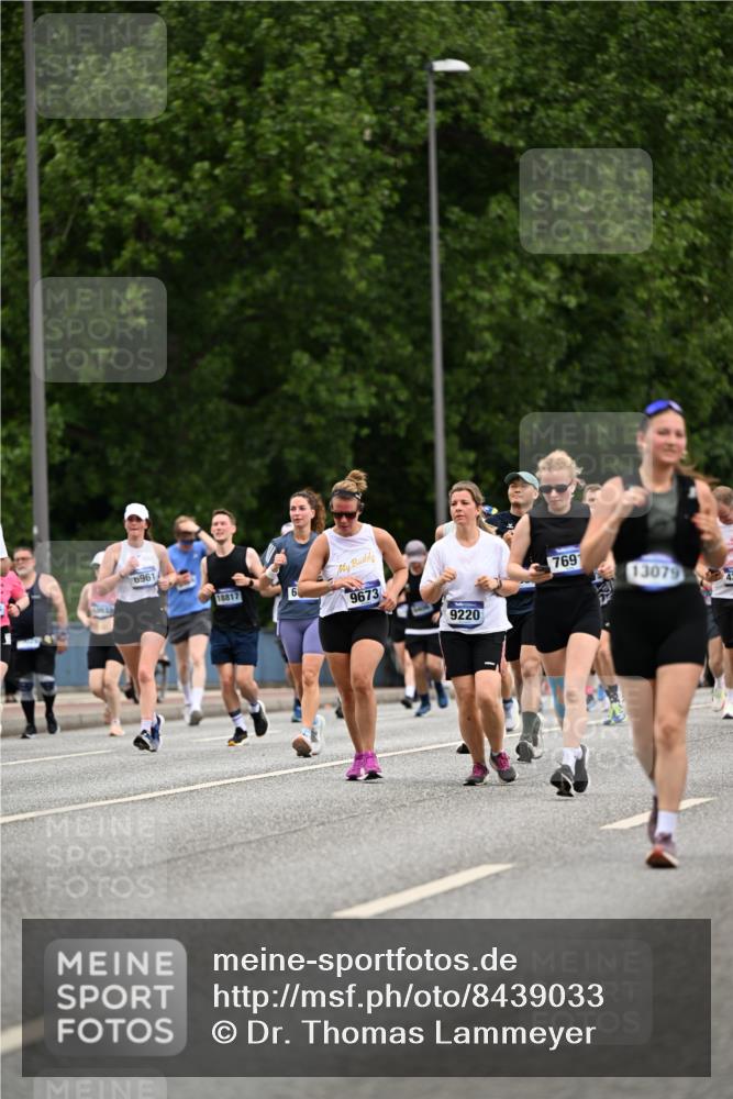 29.06.2025 - hella hamburg halbmarathon Dr. Thomas Lammeyer http://msf.ph/oto/8439033 29.06.2025 10:56:26 Kennedybrücke 1418, 1978, 1997, 3934, 4087, 4273, 4878, 5291, 5394, 5534, 6406, 6456, 6885, 6961, 7691, 7841, 8040, 8196, 8672, 9068, 9070, 9220, 9460, 9462, 9582, 9583, 9590, 9594, 9673, 9730, 10342, 10496, 10830, 10928, 11126, 11127, 11375 meine-sportfotos.de