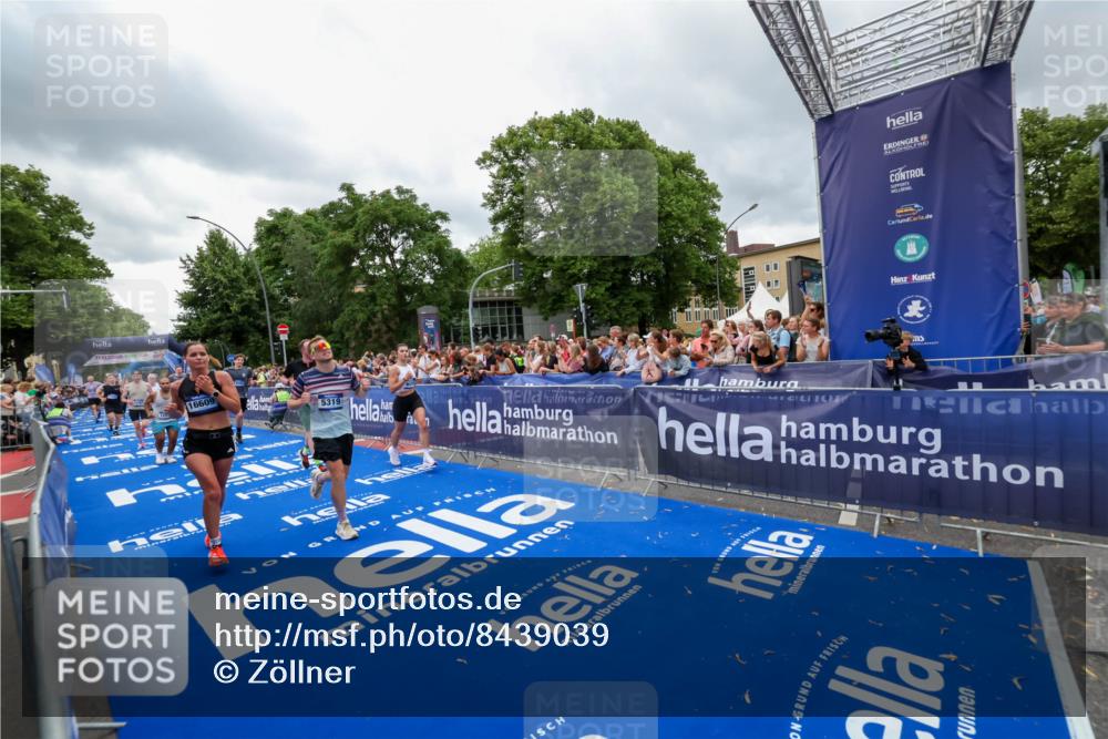 29.06.2025 - hella hamburg halbmarathon Zöllner http://msf.ph/oto/8439039 29.06.2025 10:55:35 Ziel 2252, 3037, 4951, 5319, 6591, 8573, 11554, 11568, 12196, 12544, 12584, 13267, 14036, 14592, 16110, 16213, 16334, 16609, 17615 meine-sportfotos.de