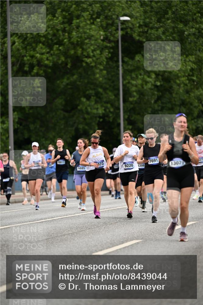 29.06.2025 - hella hamburg halbmarathon Dr. Thomas Lammeyer http://msf.ph/oto/8439044 29.06.2025 10:56:26 Kennedybrücke 1418, 1978, 1997, 3934, 4087, 4273, 4878, 5291, 5394, 5534, 6406, 6456, 6885, 6961, 7691, 7841, 8040, 8196, 8672, 9068, 9070, 9220, 9460, 9462, 9582, 9583, 9590, 9594, 9673, 9730, 10342, 10496, 10830, 10928, 11126, 11127, 11375 meine-sportfotos.de