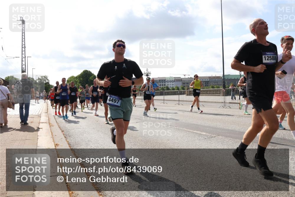 29.06.2025 - hella hamburg halbmarathon Lena Gebhardt http://msf.ph/oto/8439069 29.06.2025 09:52:44 Lombardsbrücke 17259, 2189, 12, 4497, 1810, 12588, 1070, 1139, 1163, 1169, 1176, 1220, 1415, 1468, 1512, 1613, 1782, 2189, 2213, 2233, 2788, 2970, 3021, 3098, 3109, 3124, 3305, 3618, 3852, 3917, 3928, 4080, 4277, 4497, 4565, 4691, 4871, 4915, 4933, 4981, 5007, 5011, 5476, 5477, 5682, 6550, 6716, 7005, 7067, 7093, 7191, 7325, 7432, 7451, 7599, 7843, 7865, 7961, 8467, 8852, 9348, 9444, 10493, 10741, 10796, 11062, 11495, 11679, 11779, 12046, 12772, 13403, 13614, 13728, 14257 meine-sportfotos.de