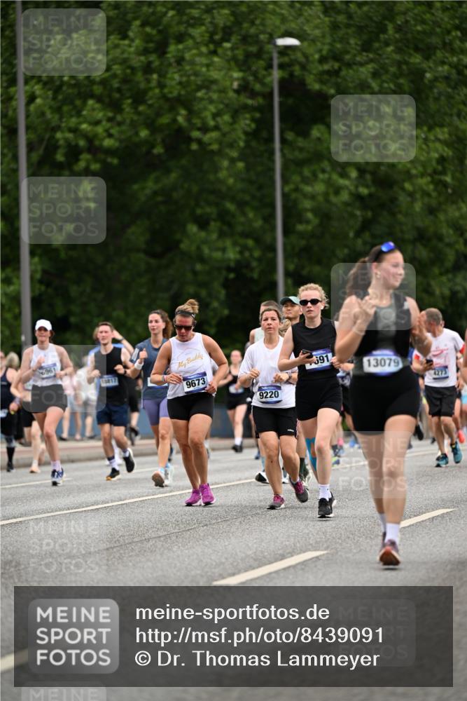 29.06.2025 - hella hamburg halbmarathon Dr. Thomas Lammeyer http://msf.ph/oto/8439091 29.06.2025 10:56:26 Kennedybrücke 1418, 1978, 1997, 3934, 4087, 4273, 4878, 5291, 5394, 5534, 6406, 6456, 6885, 6961, 7691, 7841, 8040, 8196, 8672, 9068, 9070, 9220, 9460, 9462, 9582, 9583, 9590, 9594, 9673, 9730, 10342, 10496, 10830, 10928, 11126, 11127, 11375 meine-sportfotos.de