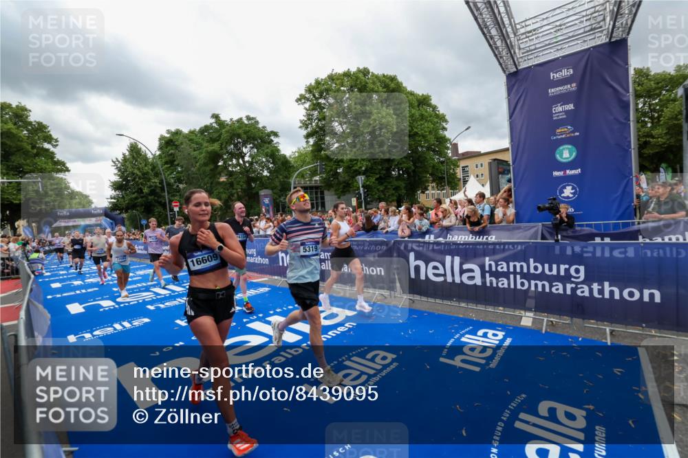 29.06.2025 - hella hamburg halbmarathon Zöllner http://msf.ph/oto/8439095 29.06.2025 10:55:36 Ziel 2982, 3037, 5319, 6591, 8573, 11554, 11568, 12196, 12544, 12584, 13267, 14036, 14592, 16110, 16334, 16609, 17615 meine-sportfotos.de