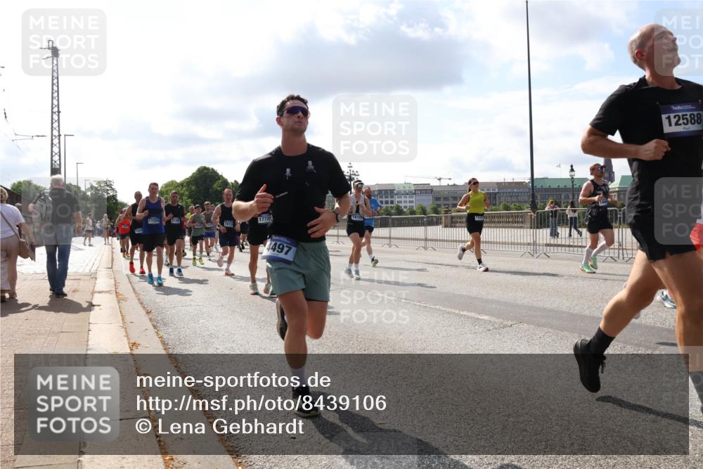 29.06.2025 - hella hamburg halbmarathon Lena Gebhardt http://msf.ph/oto/8439106 29.06.2025 09:52:44 Lombardsbrücke 17259, 2189, 1613, 17720, 4497, 1810, 12588, 1070, 1139, 1163, 1169, 1176, 1220, 1415, 1468, 1512, 1613, 1782, 2189, 2213, 2233, 2788, 2970, 3021, 3098, 3109, 3124, 3305, 3618, 3852, 3917, 3928, 4080, 4277, 4497, 4565, 4691, 4871, 4915, 4933, 4981, 5007, 5011, 5476, 5477, 5682, 6550, 6716, 7005, 7067, 7093, 7191, 7325, 7432, 7451, 7599, 7843, 7865, 7961, 8467, 8852, 9348, 9444, 10493, 10741, 10796, 11062, 11495, 11679, 11779, 12046, 12772, 13403, 13614, 13728, 14257 meine-sportfotos.de