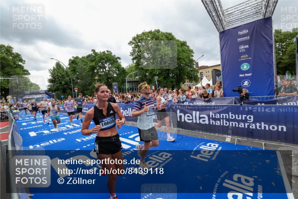29.06.2025 - hella hamburg halbmarathon Zöllner http://msf.ph/oto/8439118 29.06.2025 10:55:36 Ziel 2982, 3037, 5319, 6591, 8573, 11554, 11568, 12196, 12544, 12584, 13267, 14036, 14592, 16110, 16334, 16609, 17615 meine-sportfotos.de