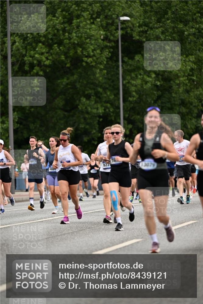 29.06.2025 - hella hamburg halbmarathon Dr. Thomas Lammeyer http://msf.ph/oto/8439121 29.06.2025 10:56:27 Kennedybrücke 1418, 1978, 1997, 3934, 4087, 4273, 4815, 4878, 5291, 5394, 5534, 6406, 6456, 6885, 6961, 7691, 7841, 8040, 8194, 8196, 8672, 9068, 9070, 9220, 9460, 9462, 9582, 9583, 9590, 9594, 9673, 9730, 10342, 10496, 10830, 10928, 11084, 11126, 11127, 11375 meine-sportfotos.de