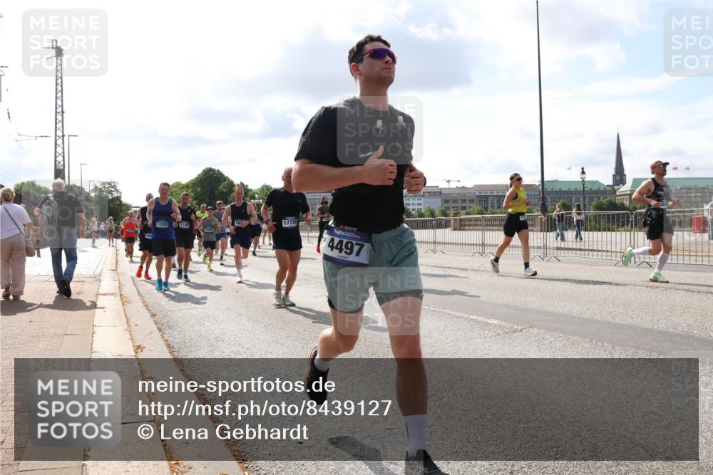 29.06.2025 - hella hamburg halbmarathon Lena Gebhardt http://msf.ph/oto/8439127 29.06.2025 09:52:44 Lombardsbrücke 17259, 2189, 4080, 17720, 4497, 1070, 1139, 1163, 1169, 1176, 1220, 1415, 1468, 1512, 1613, 1782, 2189, 2213, 2233, 2788, 2970, 3021, 3098, 3109, 3124, 3305, 3618, 3852, 3917, 3928, 4080, 4277, 4497, 4565, 4691, 4871, 4915, 4933, 4981, 5007, 5011, 5476, 5477, 5682, 6550, 6716, 7005, 7067, 7093, 7191, 7325, 7432, 7451, 7599, 7843, 7865, 7961, 8467, 8852, 9348, 9444, 10493, 10741, 10796, 11062, 11495, 11679, 11779, 12046, 12772, 13403, 13614, 13728, 14257 meine-sportfotos.de