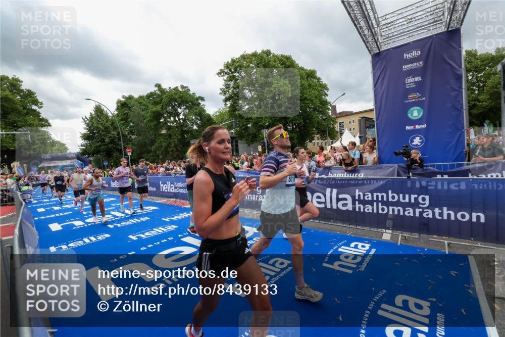 29.06.2025 - hella hamburg halbmarathon Zöllner http://msf.ph/oto/8439133 29.06.2025 10:55:37 Ziel 2982, 3037, 5319, 6591, 8573, 11554, 11568, 12196, 12515, 12544, 12584, 13267, 14036, 14592, 16110, 16334, 16609, 17615 meine-sportfotos.de