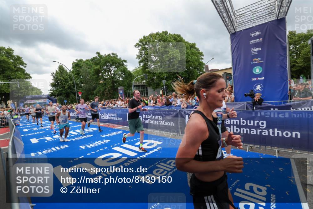 29.06.2025 - hella hamburg halbmarathon Zöllner http://msf.ph/oto/8439150 29.06.2025 10:55:37 Ziel 2982, 3037, 5319, 6591, 8573, 11554, 11568, 12196, 12515, 12544, 12584, 13267, 14036, 14592, 16110, 16334, 16609, 17615 meine-sportfotos.de