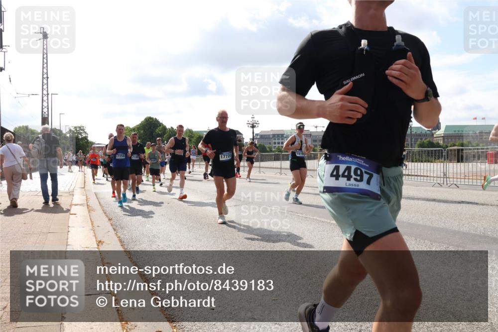 29.06.2025 - hella hamburg halbmarathon Lena Gebhardt http://msf.ph/oto/8439183 29.06.2025 09:52:45 Lombardsbrücke 17259, 2189, 17720, 4497, 1070, 1139, 1163, 1169, 1176, 1220, 1415, 1468, 1512, 1613, 1782, 2048, 2189, 2213, 2233, 2788, 2970, 3021, 3098, 3109, 3124, 3618, 3852, 3917, 3928, 4080, 4277, 4497, 4565, 4691, 4871, 4915, 4933, 4981, 5007, 5011, 5476, 5477, 5682, 6550, 6716, 7005, 7067, 7093, 7191, 7325, 7432, 7451, 7599, 7843, 7865, 7961, 8145, 8467, 8852, 9348, 9444, 10493, 10741, 10796, 11062, 11495, 11679, 11779, 12046, 12772, 13403, 13614, 13728, 14257 meine-sportfotos.de