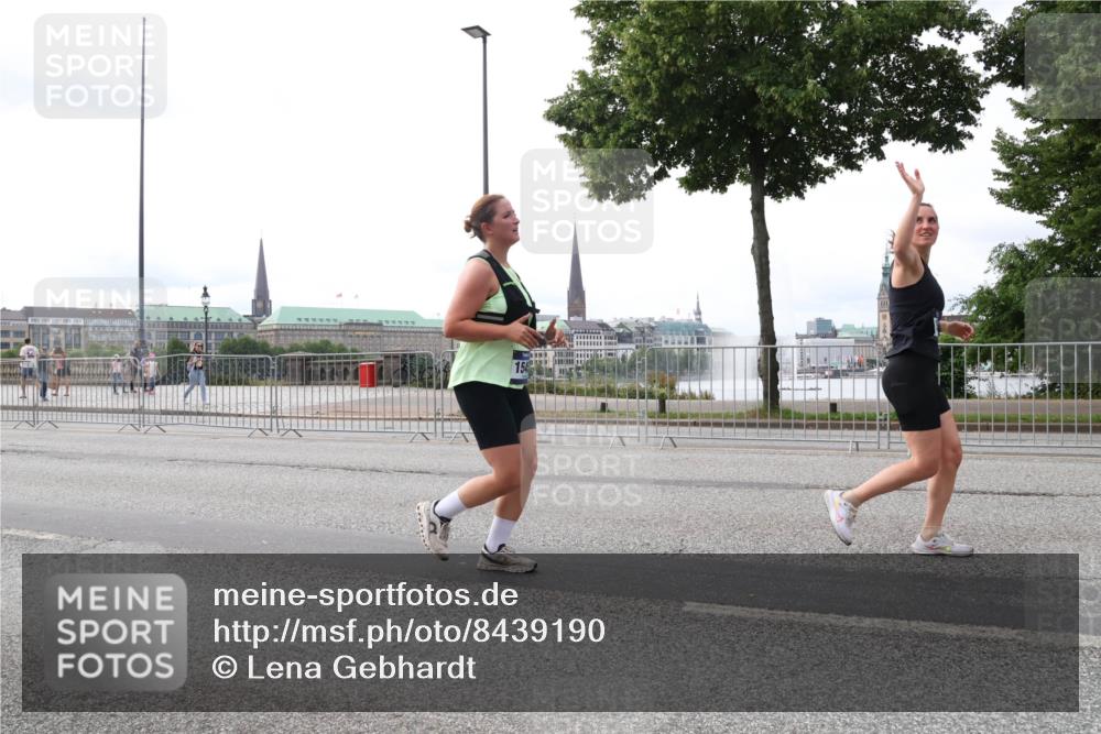 29.06.2025 - hella hamburg halbmarathon Lena Gebhardt http://msf.ph/oto/8439190 29.06.2025 10:29:08 Lombardsbrücke 154, 1230, 1518, 1557, 1869, 2688, 3179, 3717, 4161, 4362, 4373, 4700, 4834, 4982, 5167, 5249, 5250, 6102, 6345, 6725, 7169, 7449, 8048, 8812, 9714, 10068, 10198, 10641, 10808, 11792, 11803, 11989, 12099, 12404, 12442, 12958, 13090, 14205, 14644, 15143, 15256, 15452, 15453, 15952, 15955, 16643, 16673, 16676, 18414 meine-sportfotos.de