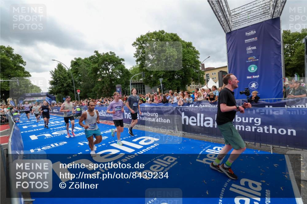 29.06.2025 - hella hamburg halbmarathon Zöllner http://msf.ph/oto/8439234 29.06.2025 10:55:38 Ziel 1120, 2955, 2982, 3037, 8573, 11039, 11554, 11568, 12196, 12515, 12544, 12584, 13267, 14036, 14592, 15896, 16110, 16334, 17615, 18064 meine-sportfotos.de