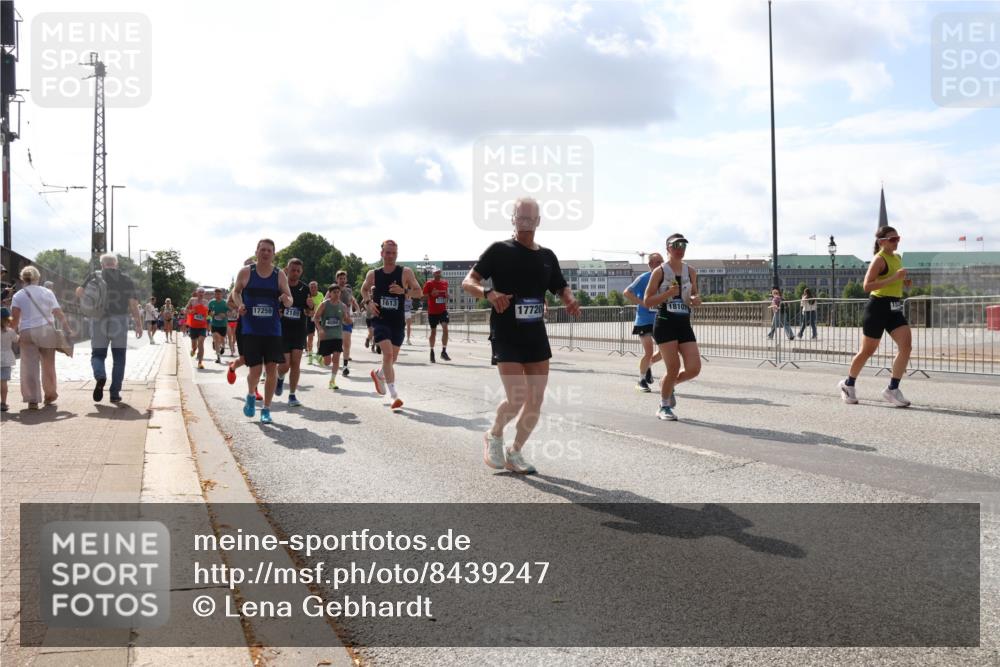 29.06.2025 - hella hamburg halbmarathon Lena Gebhardt http://msf.ph/oto/8439247 29.06.2025 09:52:45 Lombardsbrücke 17259, 2189, 4080, 1613, 17720, 1070, 1139, 1163, 1169, 1176, 1220, 1415, 1468, 1512, 1613, 1782, 2048, 2189, 2213, 2233, 2788, 2970, 3021, 3098, 3109, 3124, 3618, 3852, 3917, 3928, 4080, 4277, 4497, 4565, 4691, 4871, 4915, 4933, 4981, 5007, 5011, 5476, 5477, 5682, 6550, 6716, 7005, 7067, 7093, 7191, 7325, 7432, 7451, 7599, 7843, 7865, 7961, 8145, 8467, 8852, 9348, 9444, 10493, 10741, 10796, 11062, 11495, 11679, 11779, 12046, 12772, 13403, 13614, 13728, 14257 meine-sportfotos.de