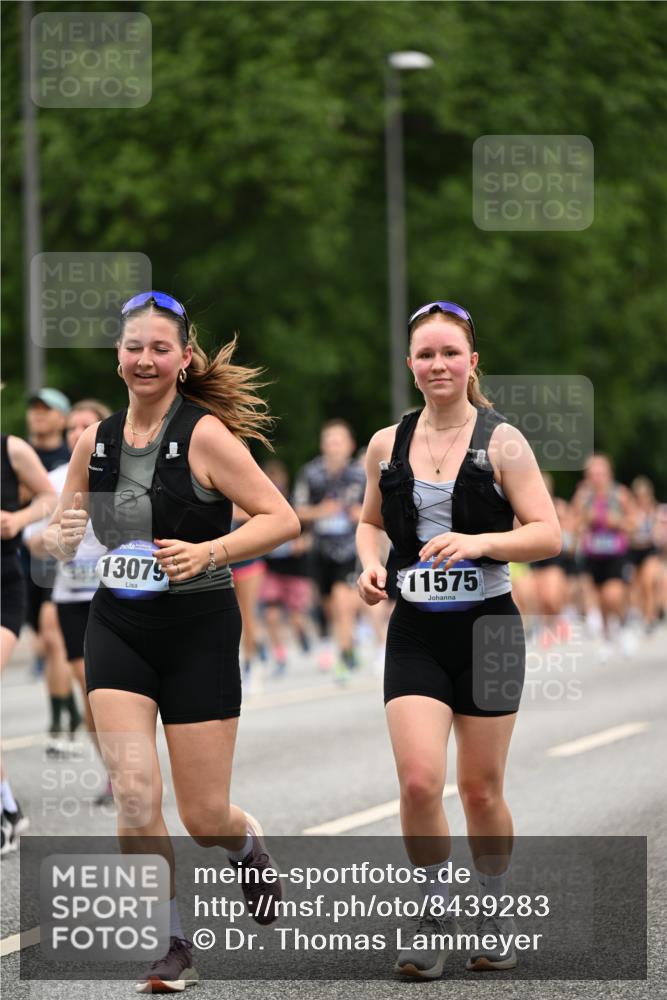 29.06.2025 - hella hamburg halbmarathon Dr. Thomas Lammeyer http://msf.ph/oto/8439283 29.06.2025 10:56:29 Kennedybrücke 1978, 1997, 3140, 3934, 4087, 4273, 4815, 5291, 5534, 6406, 6456, 6885, 6961, 6985, 7691, 7841, 8194, 8196, 8672, 9068, 9070, 9220, 9460, 9462, 9582, 9583, 9590, 9594, 9673, 9730, 10296, 10342, 10496, 10830, 10928, 11084, 11126, 11127, 11375 meine-sportfotos.de