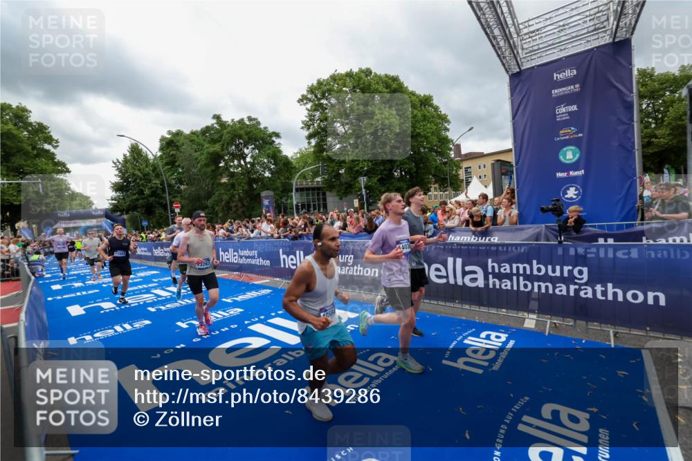 29.06.2025 - hella hamburg halbmarathon Zöllner http://msf.ph/oto/8439286 29.06.2025 10:55:38 Ziel 1120, 2955, 2982, 3037, 8573, 11039, 11554, 11568, 12196, 12515, 12544, 12584, 13267, 14036, 14592, 15896, 16110, 16334, 17615, 18064 meine-sportfotos.de