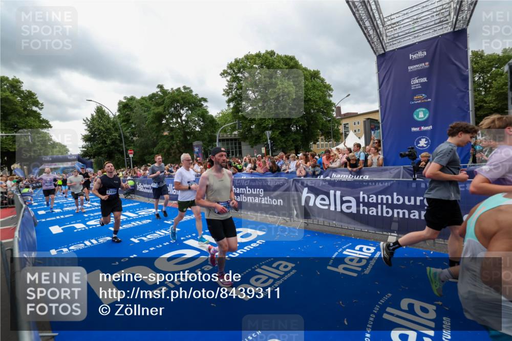 29.06.2025 - hella hamburg halbmarathon Zöllner http://msf.ph/oto/8439311 29.06.2025 10:55:39 Ziel 1120, 2955, 2982, 3037, 4897, 8573, 11039, 11554, 11568, 12196, 12515, 12544, 12584, 13267, 14036, 14592, 15896, 16110, 17615, 18064 meine-sportfotos.de