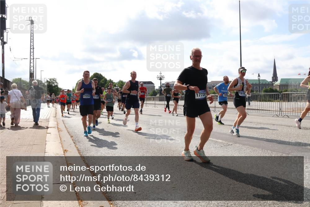 29.06.2025 - hella hamburg halbmarathon Lena Gebhardt http://msf.ph/oto/8439312 29.06.2025 09:52:45 Lombardsbrücke 17259, 2189, 17720, 4080, 18806, 1810, 1070, 1139, 1163, 1169, 1176, 1220, 1415, 1468, 1512, 1613, 1782, 2048, 2189, 2213, 2233, 2788, 2970, 3021, 3098, 3109, 3124, 3618, 3852, 3917, 3928, 4080, 4277, 4497, 4565, 4691, 4871, 4915, 4933, 4981, 5007, 5011, 5476, 5477, 5682, 6550, 6716, 7005, 7067, 7093, 7191, 7325, 7432, 7451, 7599, 7843, 7865, 7961, 8145, 8467, 8852, 9348, 9444, 10493, 10741, 10796, 11062, 11495, 11679, 11779, 12046, 12772, 13403, 13614, 13728, 14257 meine-sportfotos.de