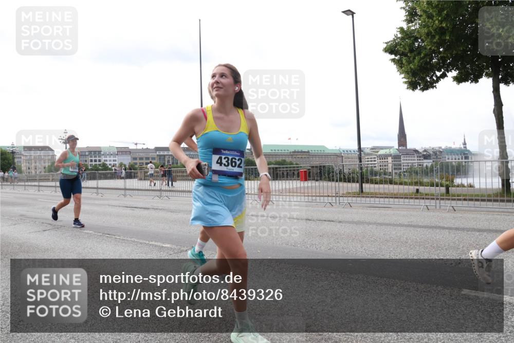 29.06.2025 - hella hamburg halbmarathon Lena Gebhardt http://msf.ph/oto/8439326 29.06.2025 10:29:09 Lombardsbrücke 4362, 1230, 1518, 1557, 1869, 2688, 3179, 3311, 3717, 4161, 4362, 4373, 4700, 4834, 4982, 5167, 5249, 5250, 6345, 6725, 7169, 7449, 8048, 8812, 9714, 10068, 10198, 10641, 10808, 11792, 11803, 11989, 12099, 12404, 12442, 12958, 13090, 14205, 14644, 15143, 15256, 15452, 15453, 15952, 15955, 16643, 16673, 16676, 18298, 18299, 18414 meine-sportfotos.de