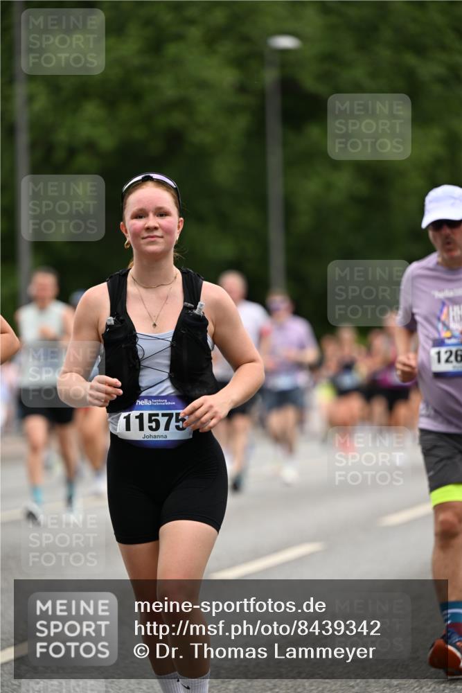 29.06.2025 - hella hamburg halbmarathon Dr. Thomas Lammeyer http://msf.ph/oto/8439342 29.06.2025 10:56:30 Kennedybrücke 1978, 1997, 3140, 3934, 4087, 4273, 4815, 5291, 5534, 6406, 6456, 6885, 6961, 6985, 7691, 7841, 8194, 8196, 8672, 9068, 9070, 9220, 9460, 9582, 9583, 9590, 9594, 9673, 9730, 10296, 10342, 10496, 10928, 11084, 11126, 11127, 11375 meine-sportfotos.de