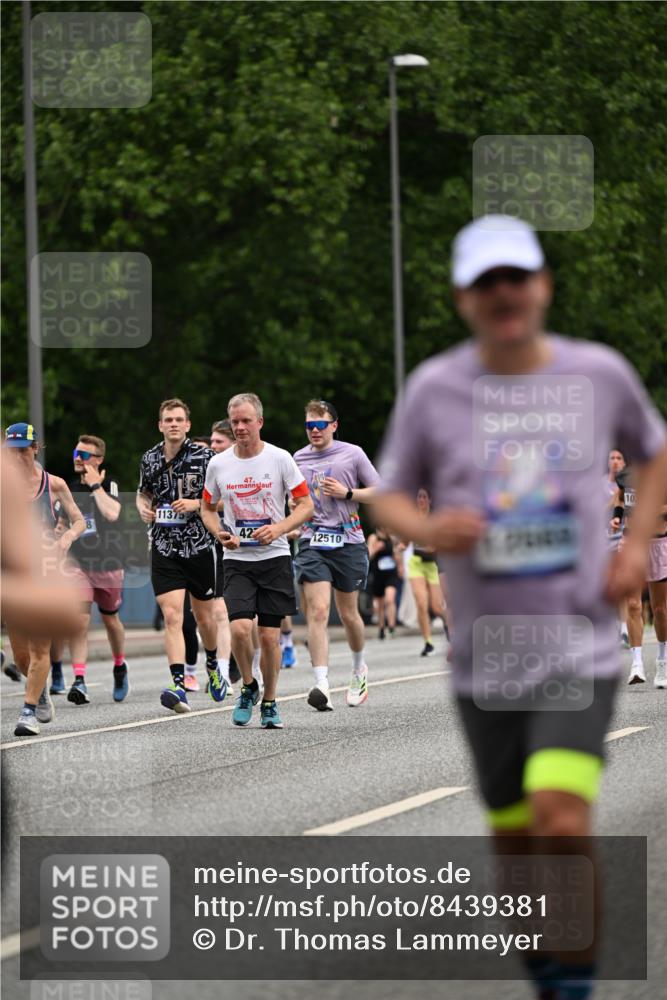 29.06.2025 - hella hamburg halbmarathon Dr. Thomas Lammeyer http://msf.ph/oto/8439381 29.06.2025 10:56:31 Kennedybrücke 1978, 1997, 3140, 3934, 4087, 4273, 4815, 5291, 5534, 6406, 6456, 6885, 6961, 6985, 7691, 7841, 8194, 8196, 8672, 9068, 9070, 9220, 9460, 9582, 9583, 9590, 9594, 9673, 9730, 10296, 10342, 10496, 10928, 11084, 11126, 11127, 11375 meine-sportfotos.de