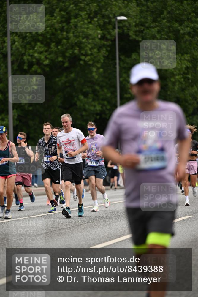 29.06.2025 - hella hamburg halbmarathon Dr. Thomas Lammeyer http://msf.ph/oto/8439388 29.06.2025 10:56:31 Kennedybrücke 1978, 1997, 3140, 3934, 4087, 4273, 4815, 5291, 5534, 6406, 6456, 6885, 6961, 6985, 7691, 7841, 8194, 8196, 8672, 9068, 9070, 9220, 9460, 9582, 9583, 9590, 9594, 9673, 9730, 10296, 10342, 10496, 10928, 11084, 11126, 11127, 11375 meine-sportfotos.de
