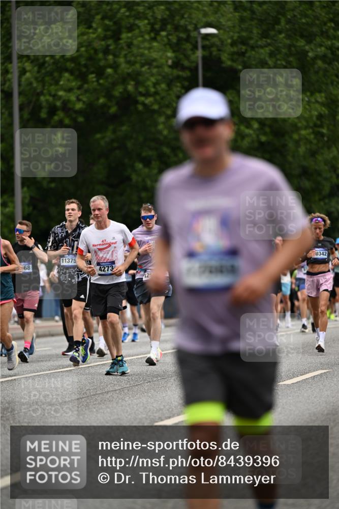 29.06.2025 - hella hamburg halbmarathon Dr. Thomas Lammeyer http://msf.ph/oto/8439396 29.06.2025 10:56:32 Kennedybrücke 1978, 1997, 3140, 3934, 4087, 4273, 4815, 5291, 6406, 6456, 6885, 6961, 6985, 7691, 7737, 7841, 8194, 8196, 8672, 9068, 9070, 9220, 9460, 9582, 9583, 9590, 9594, 9673, 9730, 10296, 10342, 10496, 10928, 11084, 11126, 11127, 11375 meine-sportfotos.de