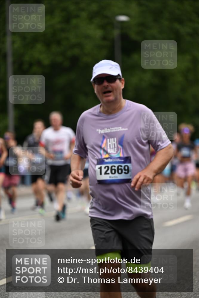 29.06.2025 - hella hamburg halbmarathon Dr. Thomas Lammeyer http://msf.ph/oto/8439404 29.06.2025 10:56:32 Kennedybrücke 1978, 1997, 3140, 3934, 4087, 4273, 4815, 5291, 6406, 6456, 6885, 6961, 6985, 7691, 7737, 7841, 8194, 8196, 8672, 9068, 9070, 9220, 9460, 9582, 9583, 9590, 9594, 9673, 9730, 10296, 10342, 10496, 10928, 11084, 11126, 11127, 11375 meine-sportfotos.de