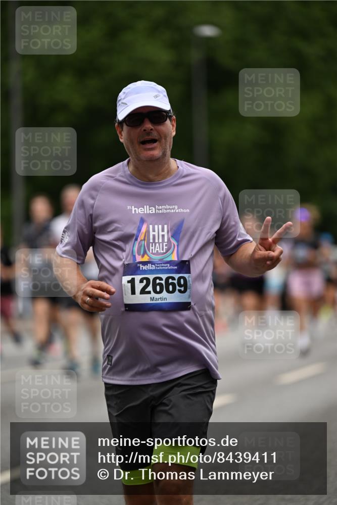 29.06.2025 - hella hamburg halbmarathon Dr. Thomas Lammeyer http://msf.ph/oto/8439411 29.06.2025 10:56:32 Kennedybrücke 1978, 1997, 3140, 3934, 4087, 4273, 4815, 5291, 6406, 6456, 6885, 6961, 6985, 7691, 7737, 7841, 8194, 8196, 8672, 9068, 9070, 9220, 9460, 9582, 9583, 9590, 9594, 9673, 9730, 10296, 10342, 10496, 10928, 11084, 11126, 11127, 11375 meine-sportfotos.de