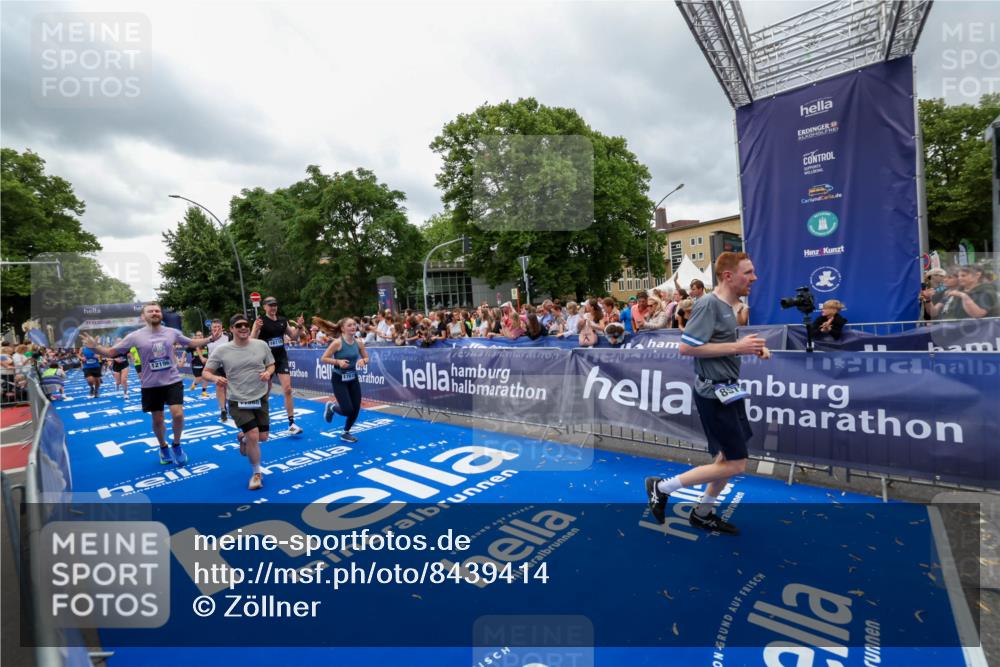 29.06.2025 - hella hamburg halbmarathon Zöllner http://msf.ph/oto/8439414 29.06.2025 10:55:41 Ziel 1120, 1143, 1834, 2955, 2982, 3037, 4897, 8255, 8573, 8618, 10212, 11039, 11554, 11568, 12196, 12515, 12544, 14909, 15896, 16110, 17615, 18064 meine-sportfotos.de