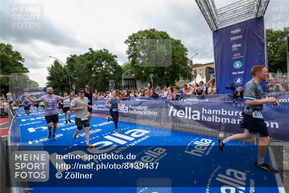 29.06.2025 - hella hamburg halbmarathon Zöllner http://msf.ph/oto/8439437 29.06.2025 10:55:41 Ziel 1120, 1143, 1834, 2955, 2982, 3037, 4897, 8255, 8573, 8618, 10212, 11039, 11554, 11568, 12196, 12515, 12544, 14909, 15896, 16110, 17615, 18064 meine-sportfotos.de