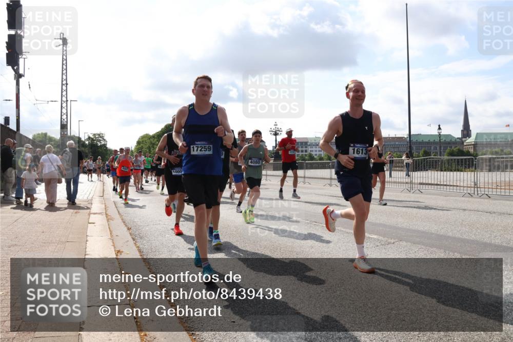 29.06.2025 - hella hamburg halbmarathon Lena Gebhardt http://msf.ph/oto/8439438 29.06.2025 09:52:46 Lombardsbrücke 4691, 1000, 17259, 4080, 1613, 1070, 1139, 1163, 1169, 1176, 1220, 1415, 1468, 1512, 1613, 1782, 2048, 2189, 2213, 2233, 2788, 2970, 3021, 3098, 3109, 3124, 3618, 3852, 3917, 3928, 4080, 4277, 4497, 4565, 4691, 4871, 4915, 4933, 4981, 5007, 5011, 5476, 5477, 5682, 6550, 6716, 7005, 7067, 7093, 7147, 7191, 7325, 7432, 7451, 7599, 7843, 7865, 7961, 8145, 8467, 8852, 9348, 10493, 10741, 10796, 11062, 11495, 11679, 11779, 12046, 12772, 13403, 13614, 14257 meine-sportfotos.de