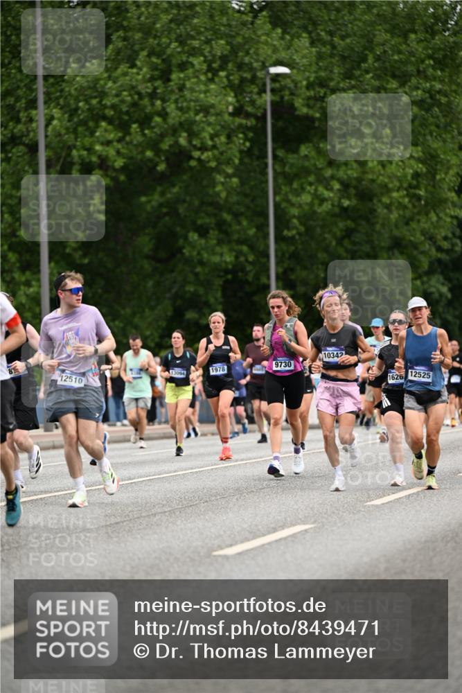 29.06.2025 - hella hamburg halbmarathon Dr. Thomas Lammeyer http://msf.ph/oto/8439471 29.06.2025 10:56:34 Kennedybrücke 1369, 1978, 1997, 3140, 3934, 4087, 4273, 4815, 5291, 6406, 6456, 6885, 6961, 6985, 7691, 7737, 7841, 8194, 8196, 8672, 9068, 9070, 9220, 9460, 9582, 9583, 9594, 9673, 9730, 10296, 10342, 10496, 10928, 11084, 11126, 11127, 11297, 11375 meine-sportfotos.de