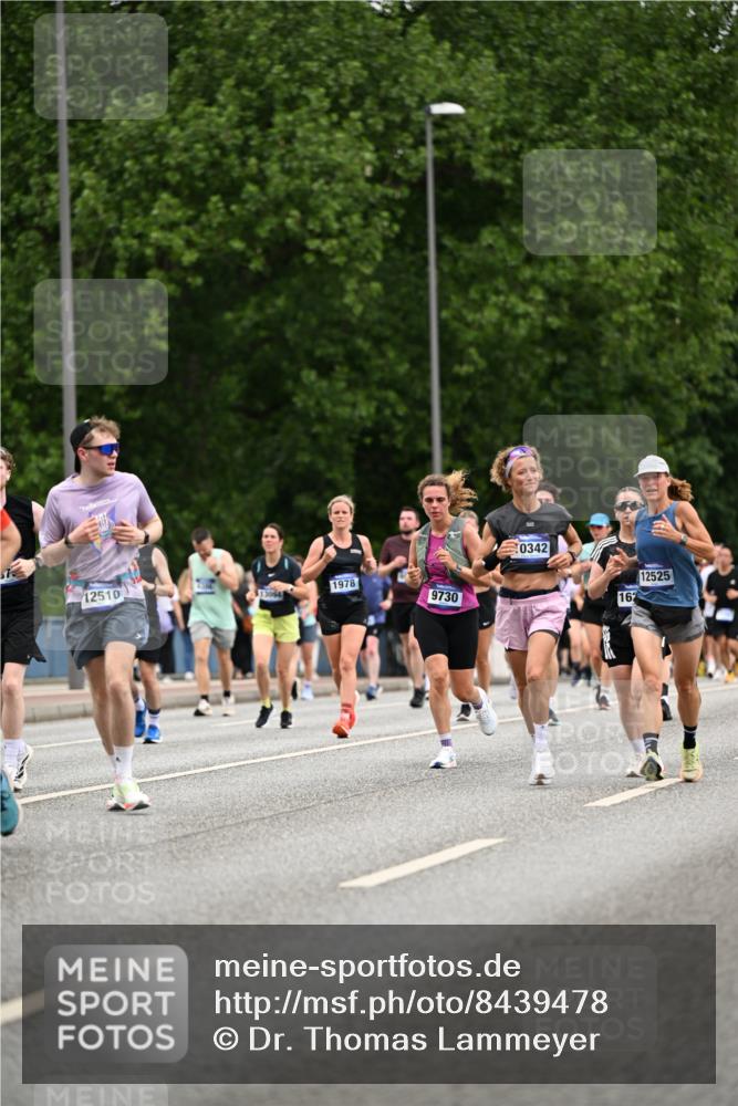 29.06.2025 - hella hamburg halbmarathon Dr. Thomas Lammeyer http://msf.ph/oto/8439478 29.06.2025 10:56:34 Kennedybrücke 1369, 1978, 1997, 3140, 3934, 4087, 4273, 4815, 5291, 6406, 6456, 6885, 6961, 6985, 7691, 7737, 7841, 8194, 8196, 8672, 9068, 9070, 9220, 9460, 9582, 9583, 9594, 9673, 9730, 10296, 10342, 10496, 10928, 11084, 11126, 11127, 11297, 11375 meine-sportfotos.de