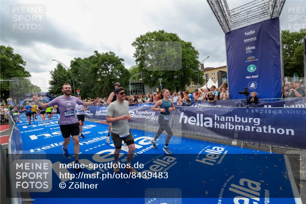 29.06.2025 - hella hamburg halbmarathon Zöllner http://msf.ph/oto/8439483 29.06.2025 10:55:42 Ziel 1120, 1143, 1834, 2955, 2982, 3037, 4897, 6924, 8255, 8573, 8618, 10212, 11039, 11568, 12196, 12483, 12515, 14909, 15896, 16110, 17615, 18064, 18190 meine-sportfotos.de