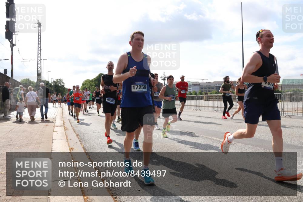 29.06.2025 - hella hamburg halbmarathon Lena Gebhardt http://msf.ph/oto/8439497 29.06.2025 09:52:47 Lombardsbrücke 10000, 4691, 17259, 1025, 30, 2233, 1013, 1070, 1139, 1163, 1169, 1176, 1220, 1415, 1468, 1512, 1613, 1782, 2048, 2189, 2213, 2233, 2788, 2970, 3021, 3098, 3109, 3124, 3618, 3852, 3907, 3917, 3928, 4080, 4277, 4497, 4565, 4691, 4871, 4915, 4933, 4981, 5007, 5011, 5476, 5477, 5682, 6152, 6550, 6716, 7005, 7067, 7093, 7147, 7191, 7325, 7432, 7451, 7599, 7843, 7865, 7961, 8145, 8467, 8852, 9348, 10741, 10796, 11062, 11495, 11679, 11779, 12046, 12772, 13403, 13614, 14257 meine-sportfotos.de