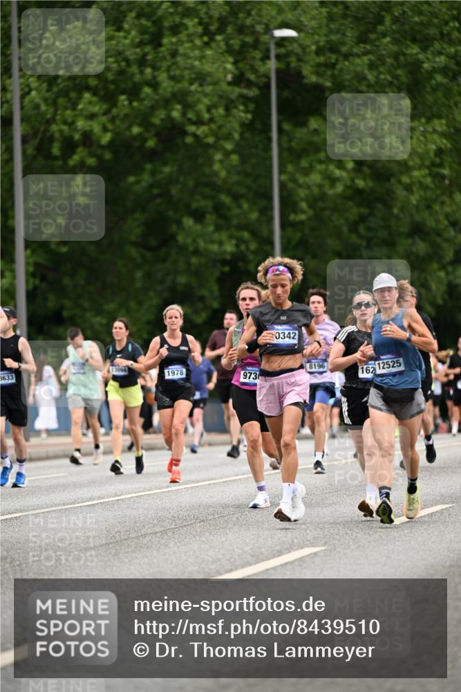 29.06.2025 - hella hamburg halbmarathon Dr. Thomas Lammeyer http://msf.ph/oto/8439510 29.06.2025 10:56:35 Kennedybrücke 1369, 1978, 1997, 3140, 3934, 4087, 4273, 4815, 5262, 5291, 6406, 6456, 6885, 6961, 6985, 7691, 7737, 7841, 8194, 8196, 8672, 9068, 9070, 9220, 9582, 9583, 9594, 9673, 9730, 10296, 10342, 10496, 10928, 11084, 11126, 11127, 11297, 11375 meine-sportfotos.de