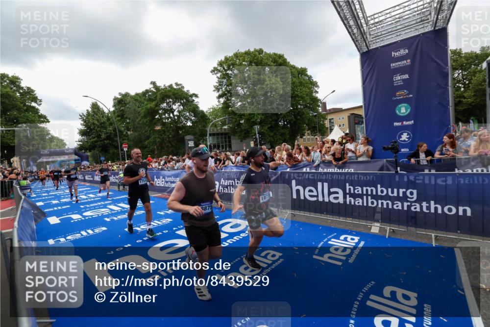 29.06.2025 - hella hamburg halbmarathon Zöllner http://msf.ph/oto/8439529 29.06.2025 11:13:07 Ziel 1173, 1347, 2076, 3013, 3023, 3417, 6376, 13458, 14278, 17542, 18735, 18875 meine-sportfotos.de