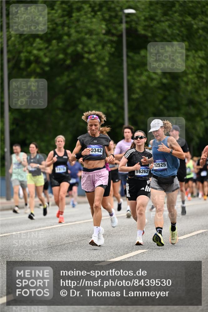 29.06.2025 - hella hamburg halbmarathon Dr. Thomas Lammeyer http://msf.ph/oto/8439530 29.06.2025 10:56:35 Kennedybrücke 1369, 1978, 1997, 3140, 3934, 4087, 4273, 4815, 5262, 5291, 6406, 6456, 6885, 6961, 6985, 7691, 7737, 7841, 8194, 8196, 8672, 9068, 9070, 9220, 9582, 9583, 9594, 9673, 9730, 10296, 10342, 10496, 10928, 11084, 11126, 11127, 11297, 11375 meine-sportfotos.de