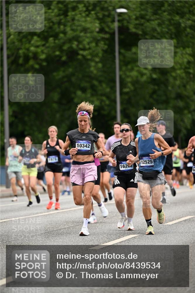 29.06.2025 - hella hamburg halbmarathon Dr. Thomas Lammeyer http://msf.ph/oto/8439534 29.06.2025 10:56:35 Kennedybrücke 1369, 1978, 1997, 3140, 3934, 4087, 4273, 4815, 5262, 5291, 6406, 6456, 6885, 6961, 6985, 7691, 7737, 7841, 8194, 8196, 8672, 9068, 9070, 9220, 9582, 9583, 9594, 9673, 9730, 10296, 10342, 10496, 10928, 11084, 11126, 11127, 11297, 11375 meine-sportfotos.de
