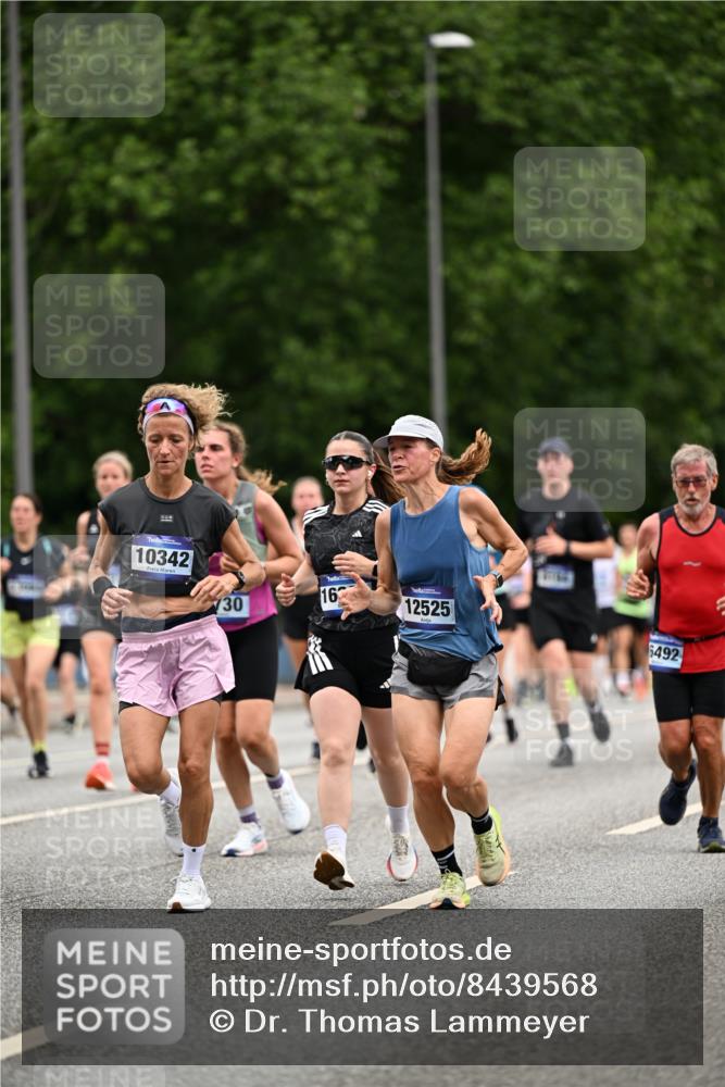 29.06.2025 - hella hamburg halbmarathon Dr. Thomas Lammeyer http://msf.ph/oto/8439568 29.06.2025 10:56:36 Kennedybrücke 1369, 1978, 1997, 3140, 3645, 4087, 4273, 4815, 5262, 5291, 6406, 6671, 6885, 6961, 6985, 7691, 7737, 7841, 8194, 8196, 8672, 9068, 9070, 9220, 9582, 9583, 9594, 9673, 9730, 10296, 10342, 10496, 10928, 11084, 11126, 11127, 11297, 11375 meine-sportfotos.de